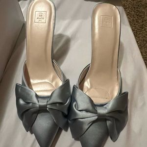 Brand new David’s Bridal satin heels size 8